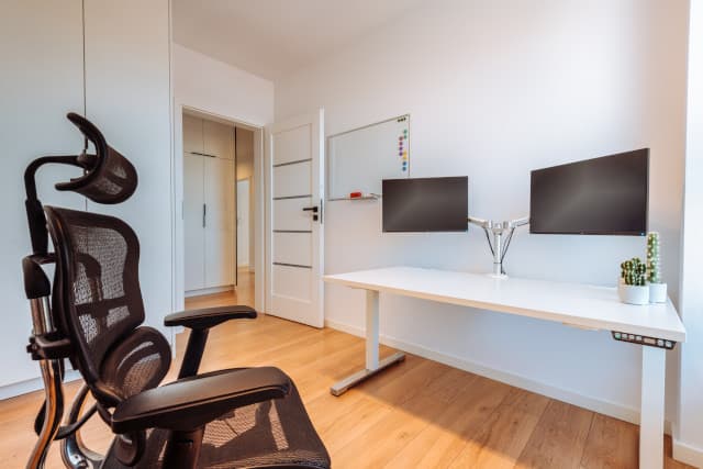 Hotel room with an ergonomic workspace